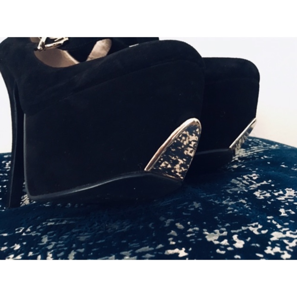 Vintage Chinese Laundry Stilettos w/ Gold toe
